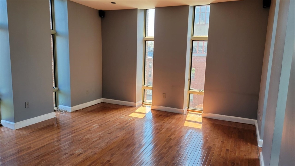 2 Clarendon St, Boston