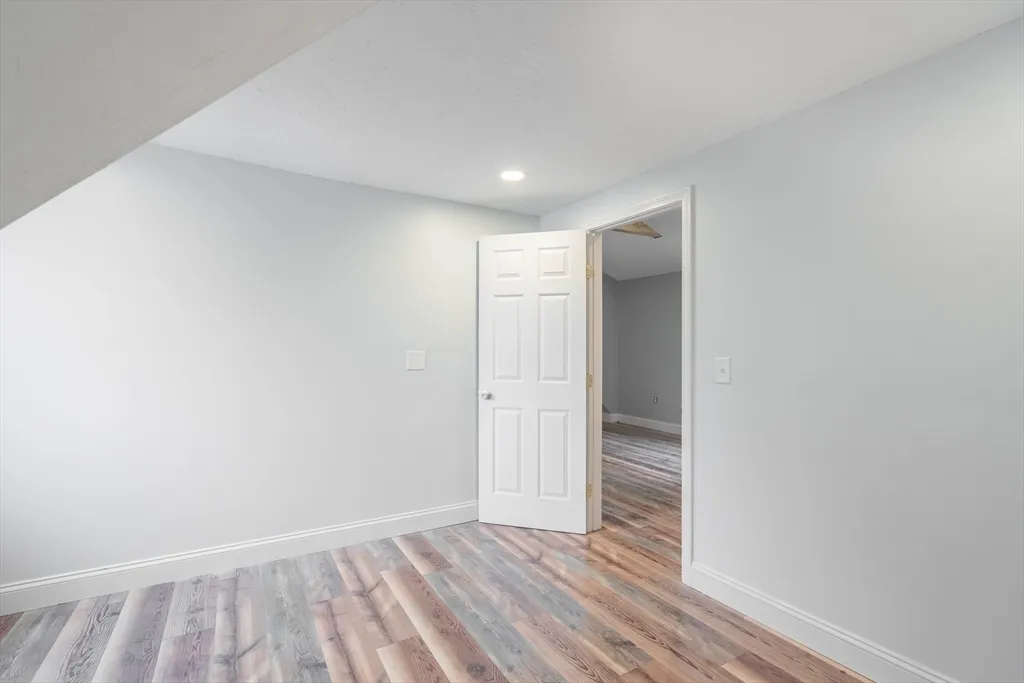 87 Brookfield Rd, Charlton