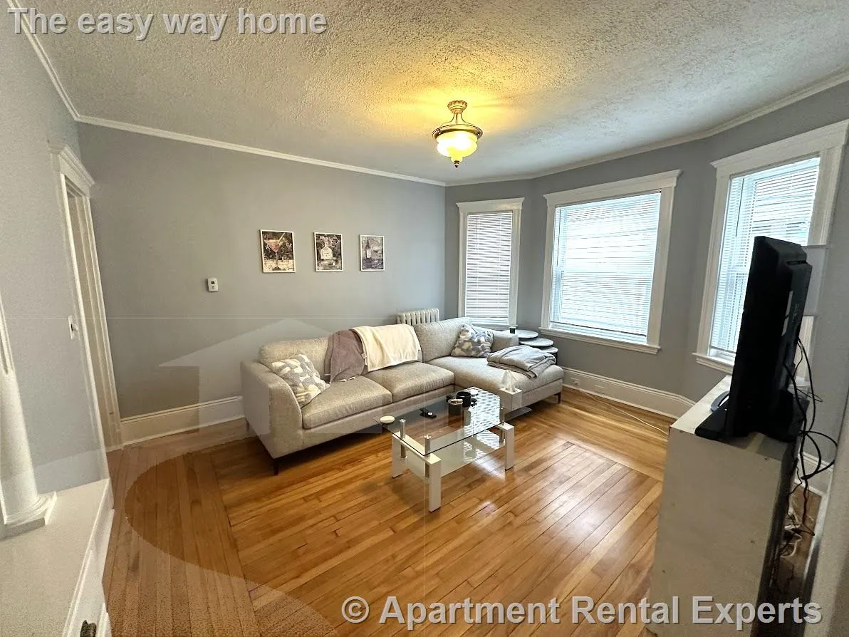 207 Boston Ave, Tufts