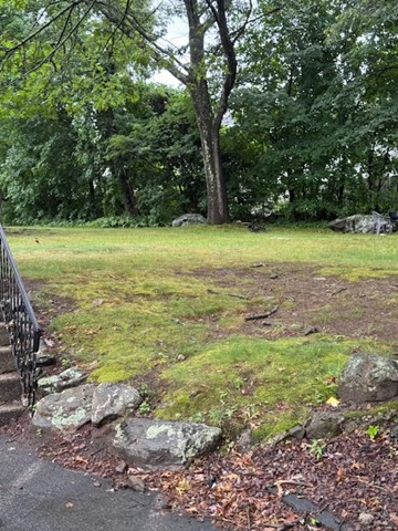 82 Boylston Ln, Lowell