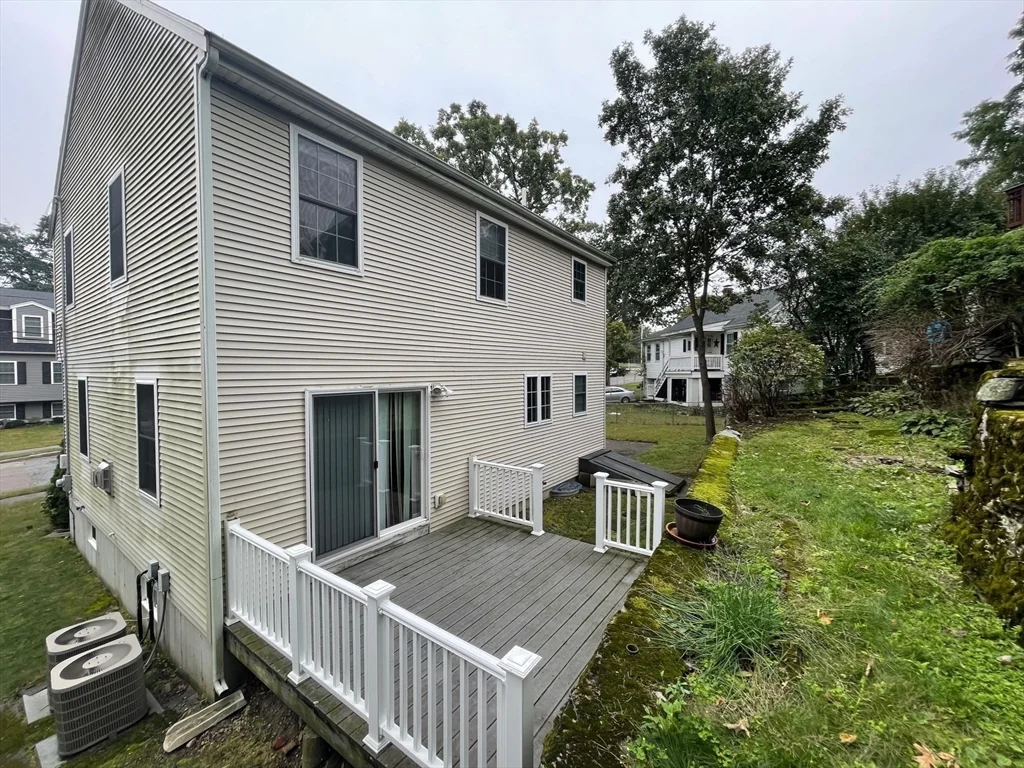 72 Cedar Rd N, Medford