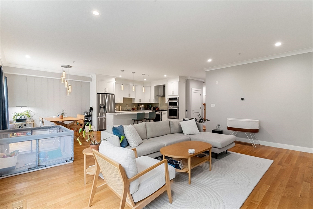 12 Blueberry Hill Ln, Melrose