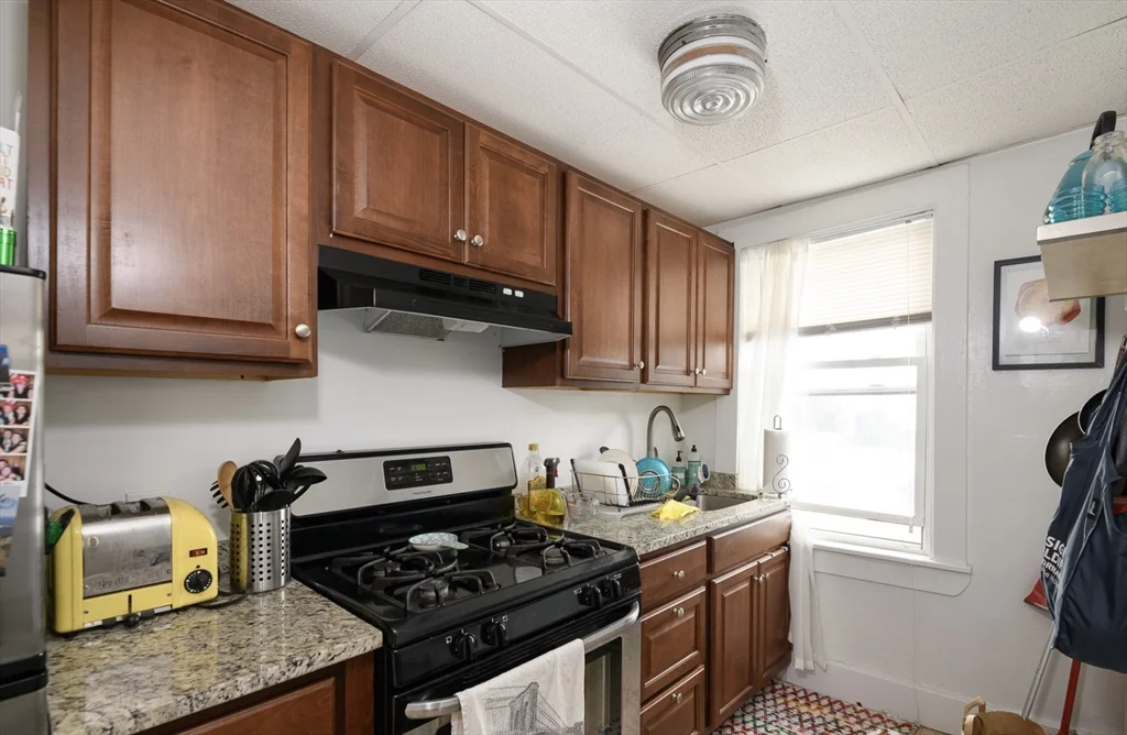 720 Massachusetts Ave, Riverside