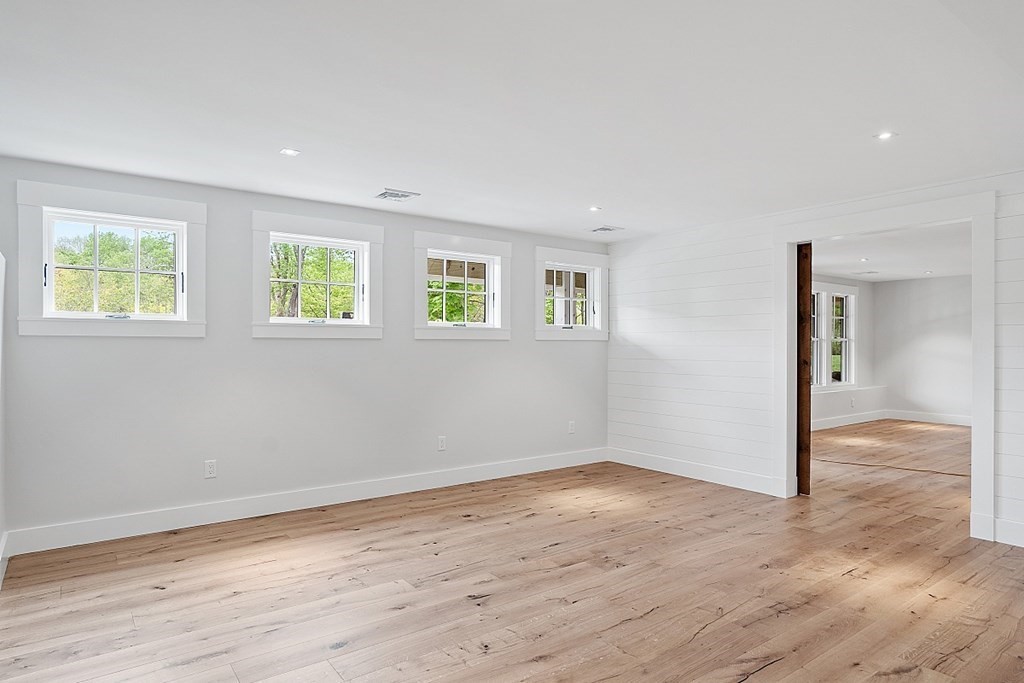 24 Mccallar Ln, Concord