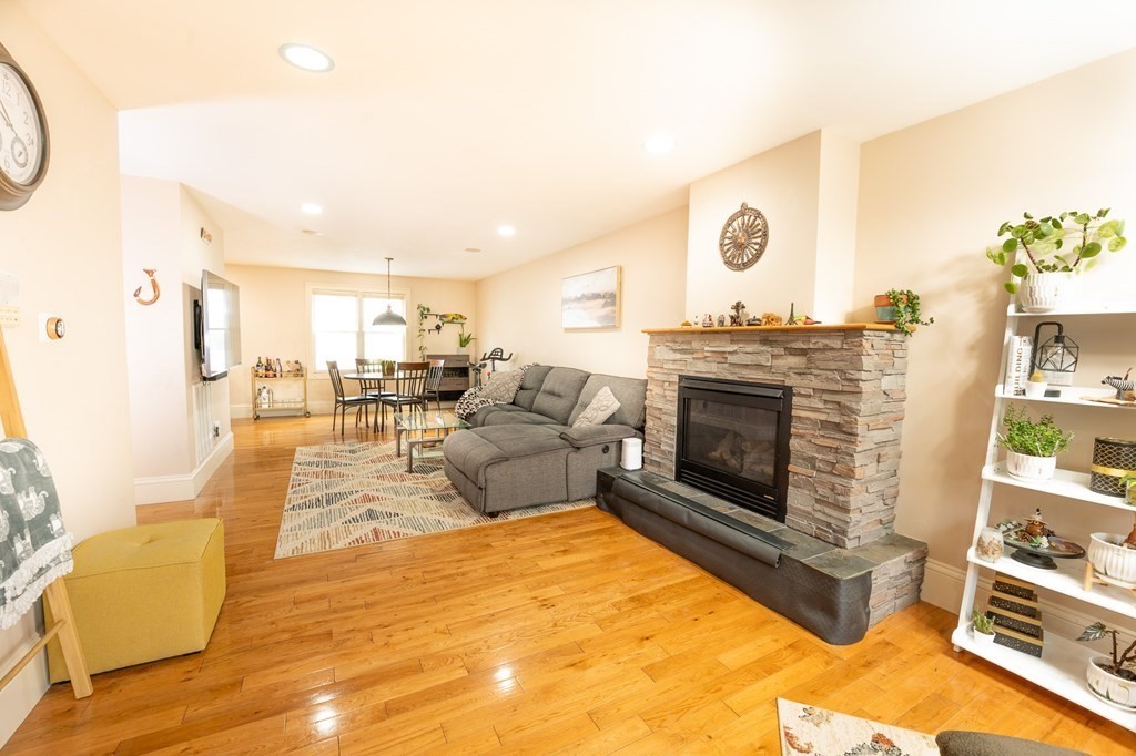 15 Downer Ct, Dorchester