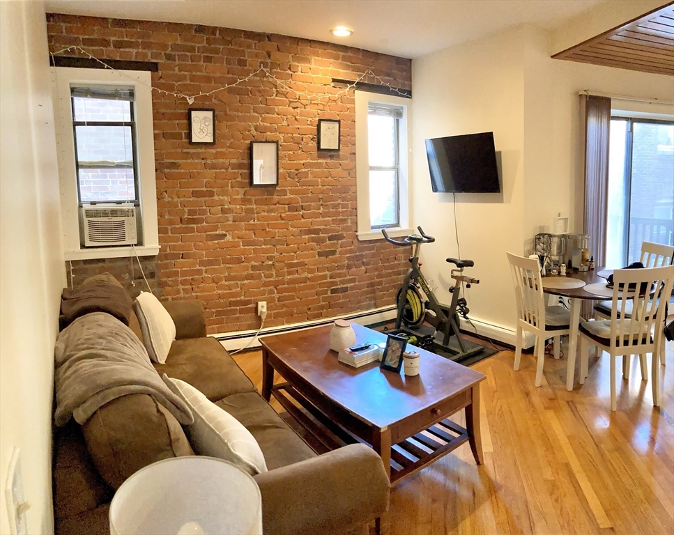 390 Riverway, Fenway