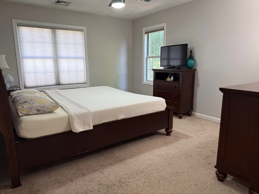 10 Ptarmigan Dr, Shrewsbury