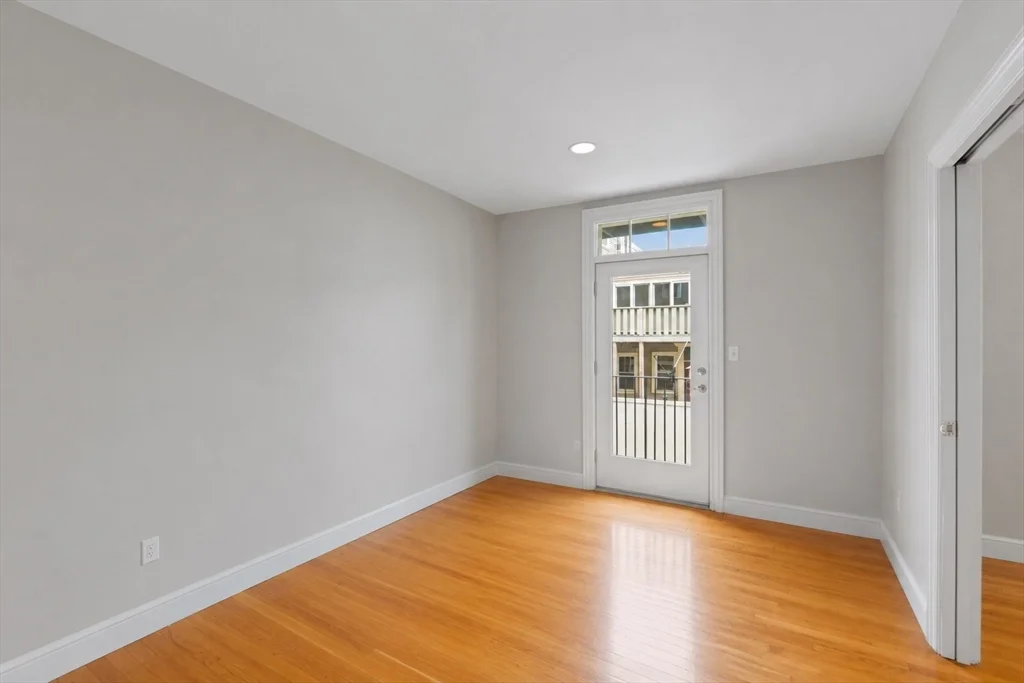 57 Bartlett St, Charlestown