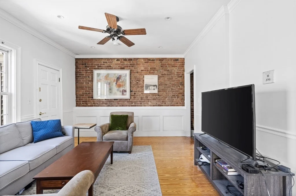 614 E 3rd, South Boston