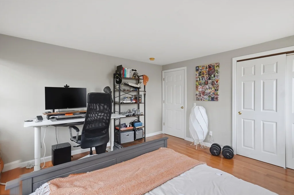 11 Roseanna Park Dr, Waltham