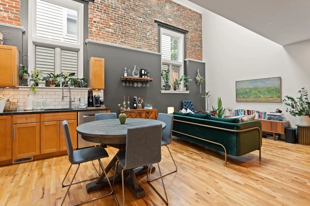 336 Saratoga St, East Boston