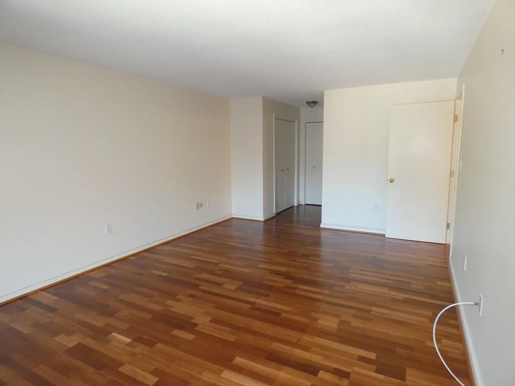 380 Place Ln, Woburn