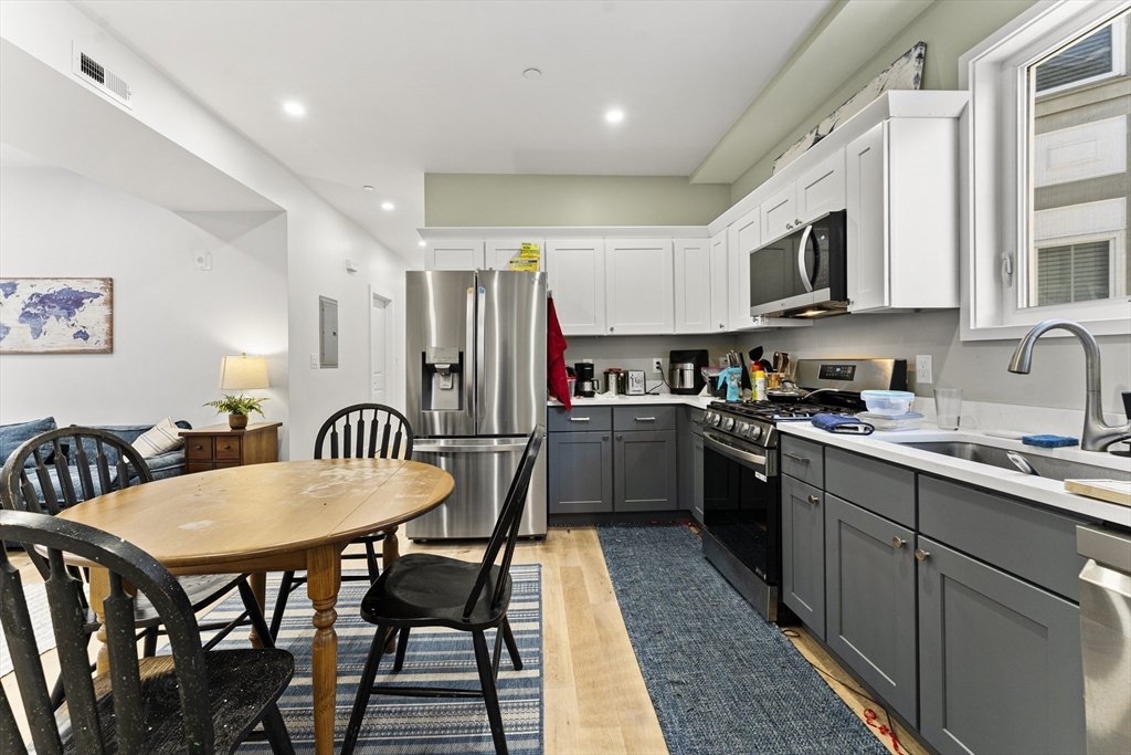 97 Hillside St, Mission Hill