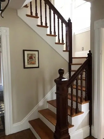 2 Elm, Wellesley