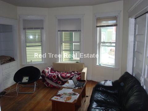 1061 Beacon St, Longwood