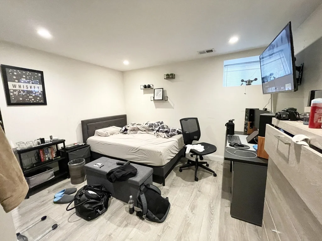 21 Iroquois, Mission Hill