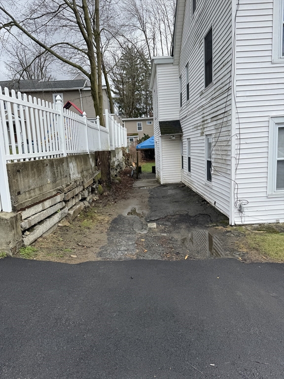 49 Green St, Zip 01830