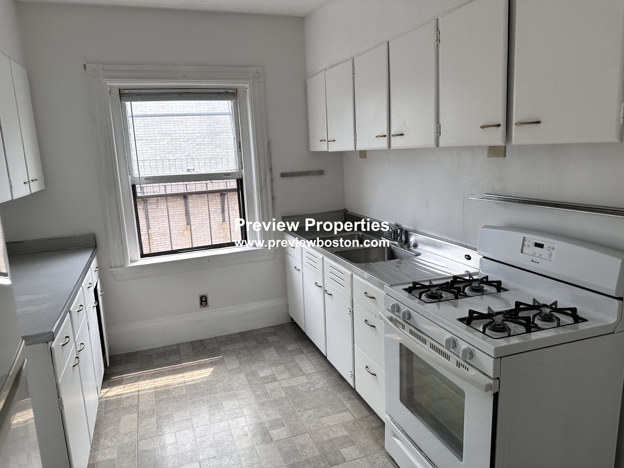 923 Beacon St, Fenway