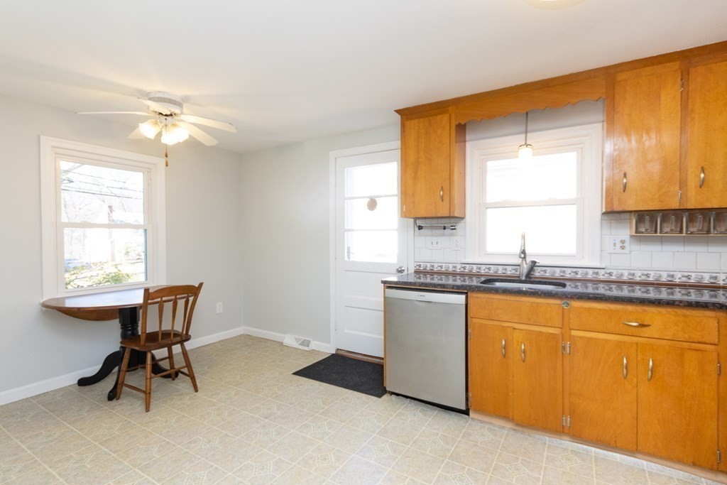 548 Poplar St, Roslindale