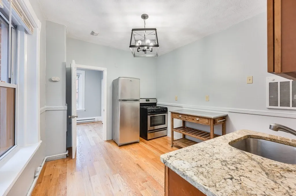 12 Foster St, North End