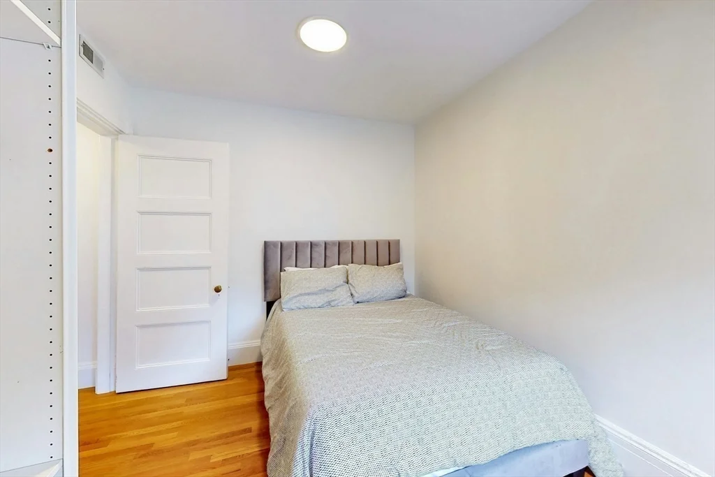 15 Garrison Rd, Brookline Hills