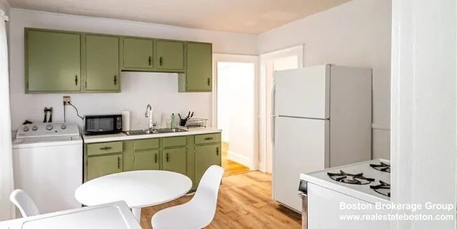 122 Hillside St, Mission Hill