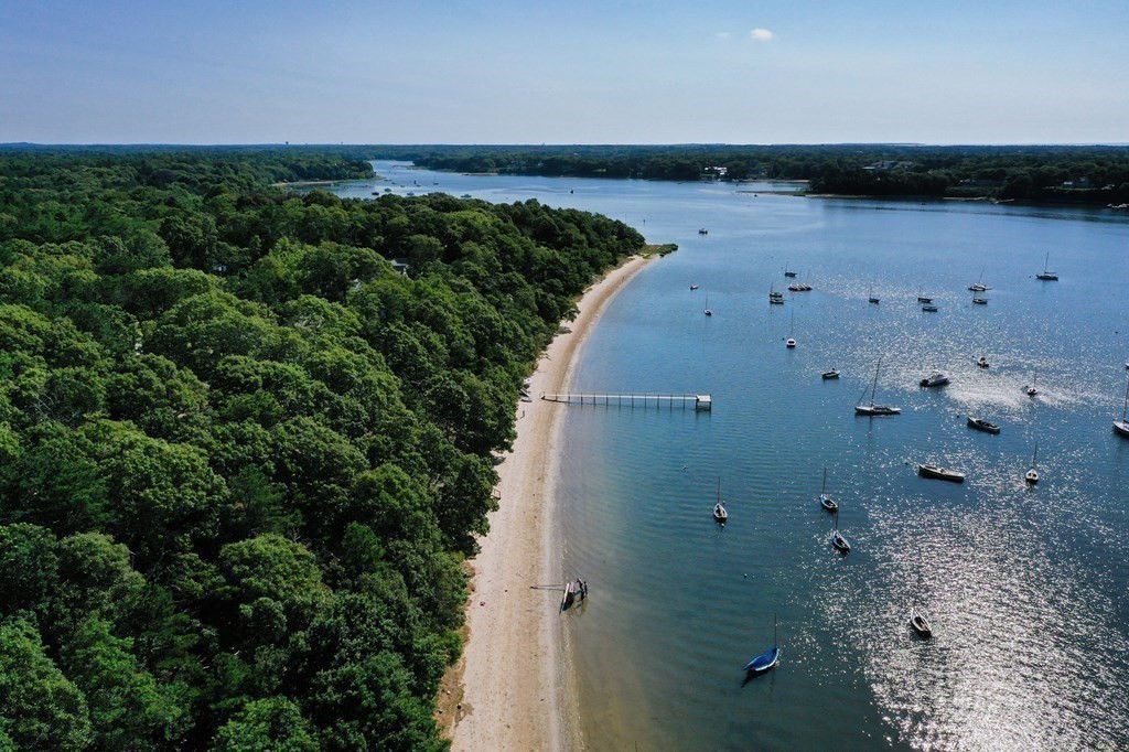 110 Clamshell Cove Rd, Cotuit