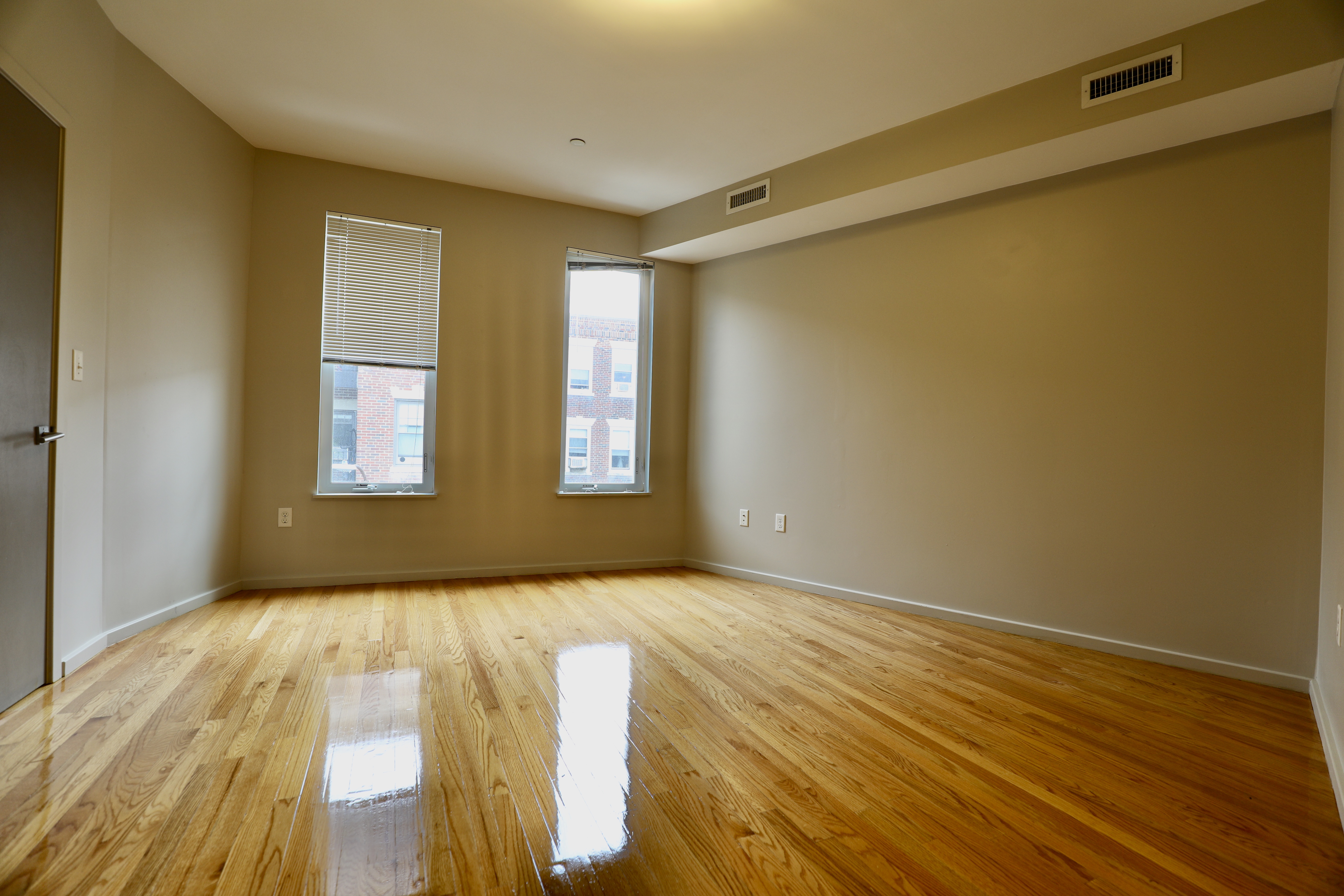 5 bed, 2.5 bath apartment for rent at 57 Glenville Ave Unit 1, Allston — photo 10 of 23