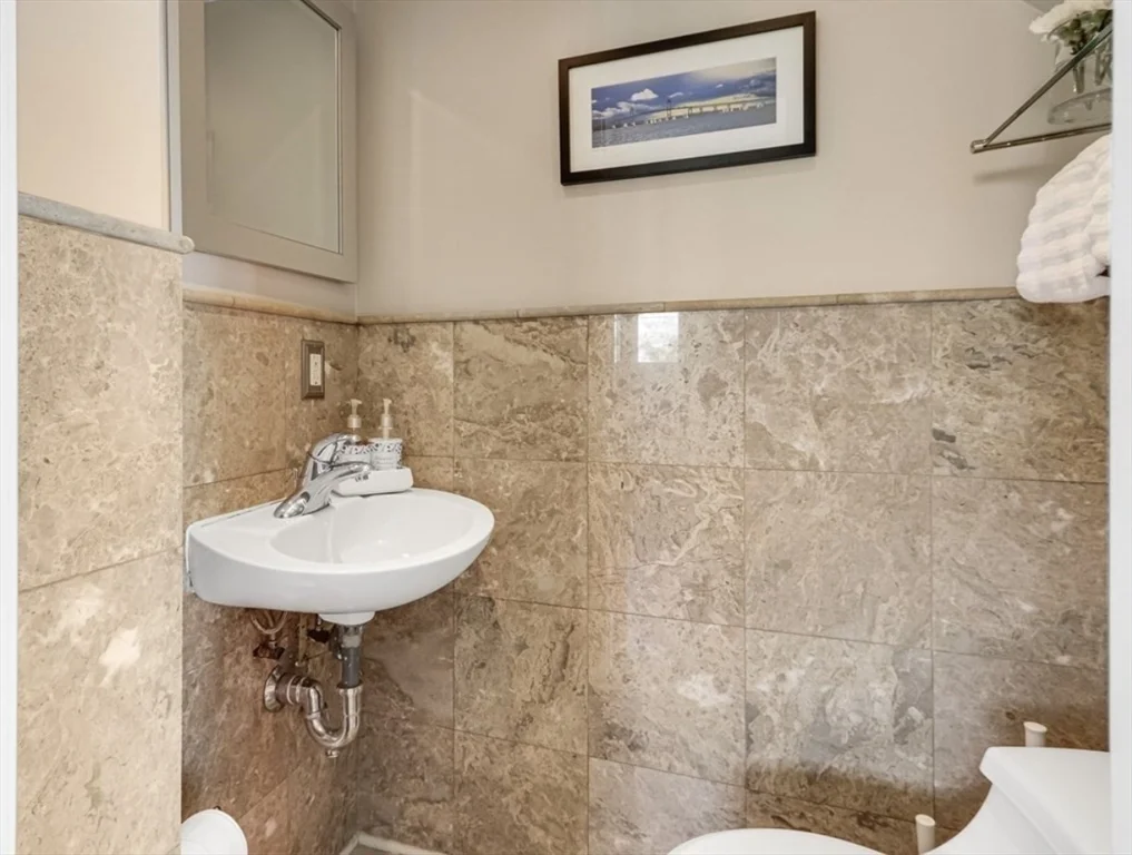 166 Quincy Shore Dr, Quincy