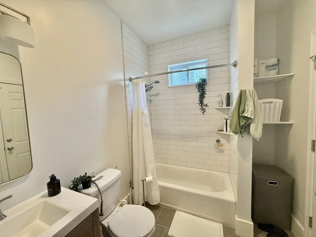 13 Schuyler St, Roxbury