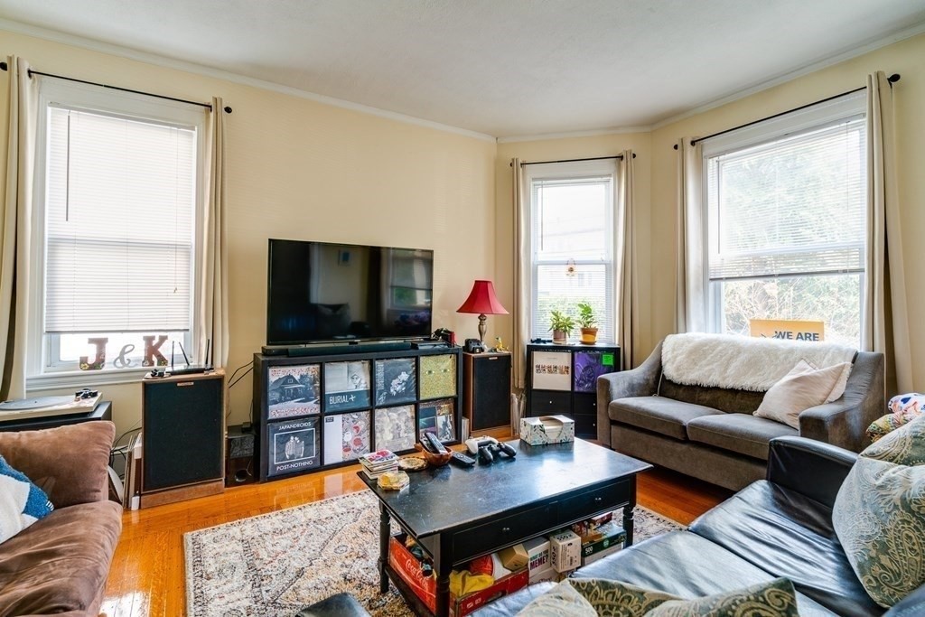 36 Hewlett St, Roslindale