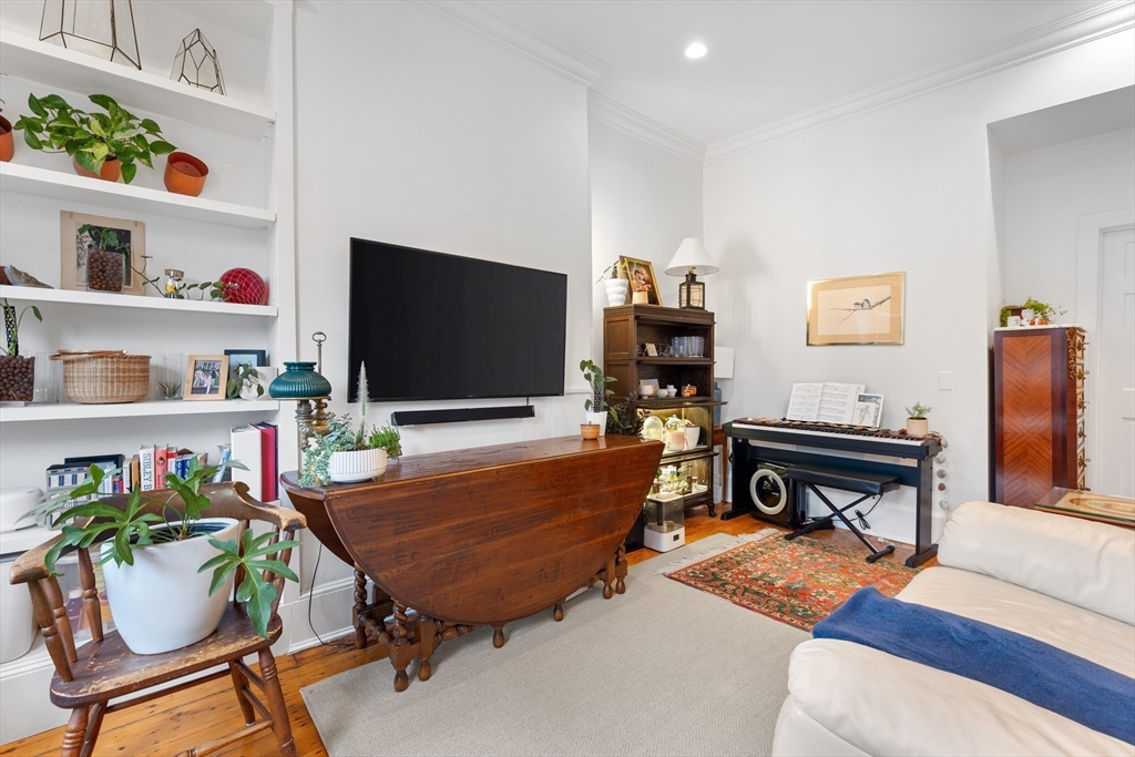 221 W Newton, South End