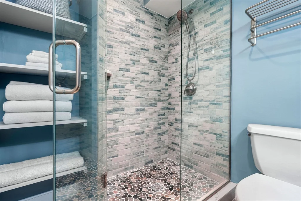 201 Newbury St, Back Bay