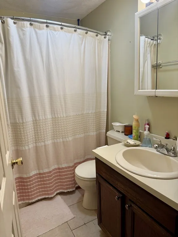 567 Mendon Rd, Attleboro