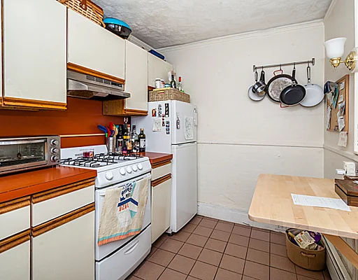 94 West Cedar St, Beacon Hill