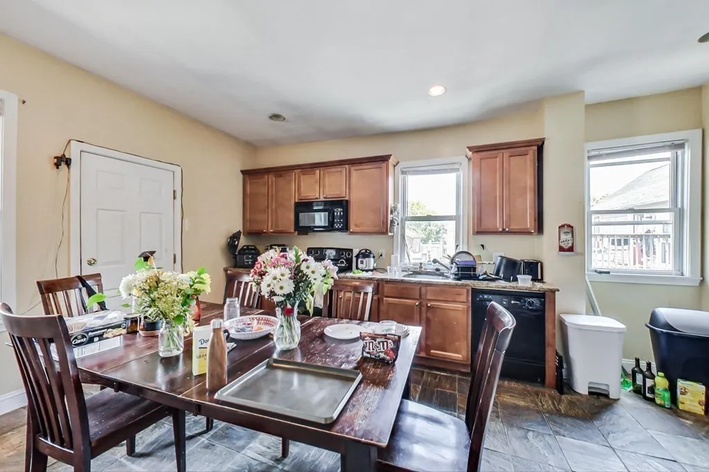 47 Hillside St, Mission Hill