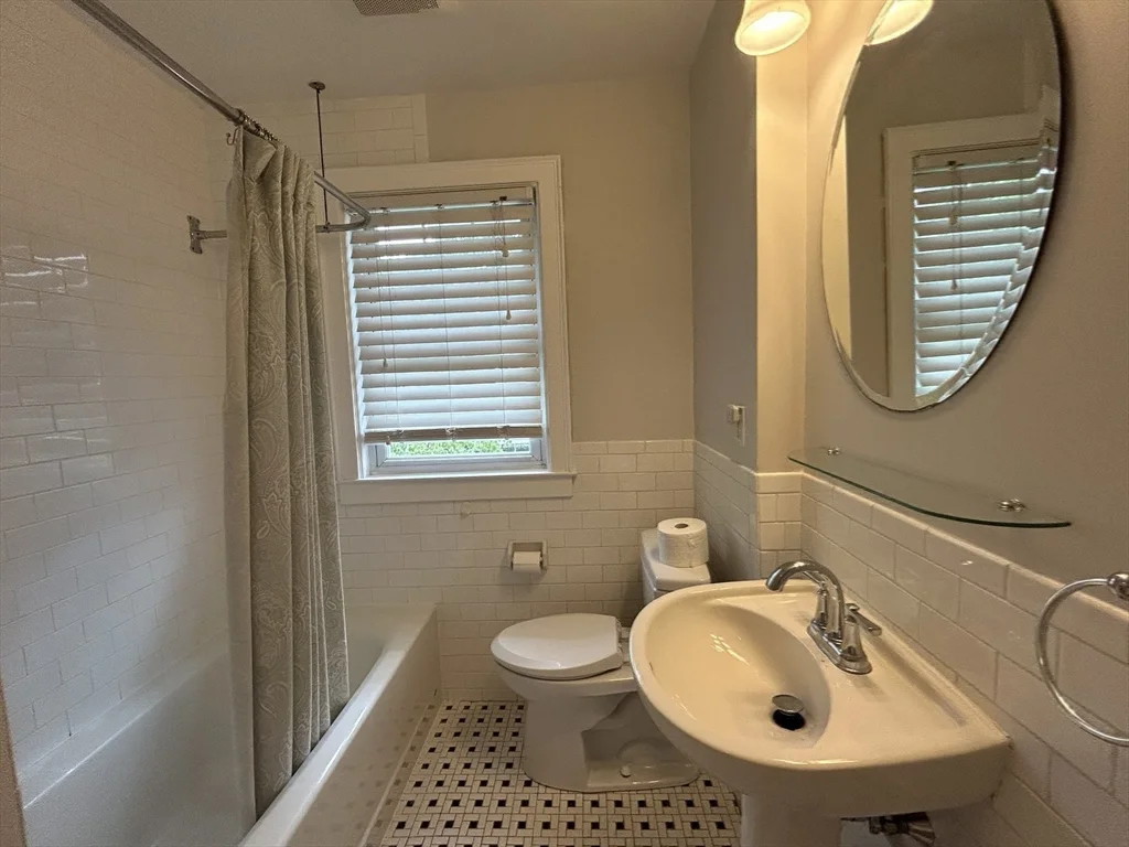 4 Harvard Rd, Belmont