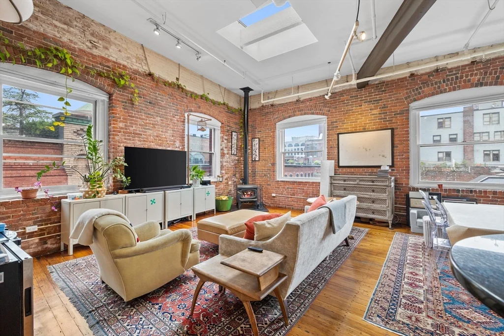 150 Lincoln St, Leather District