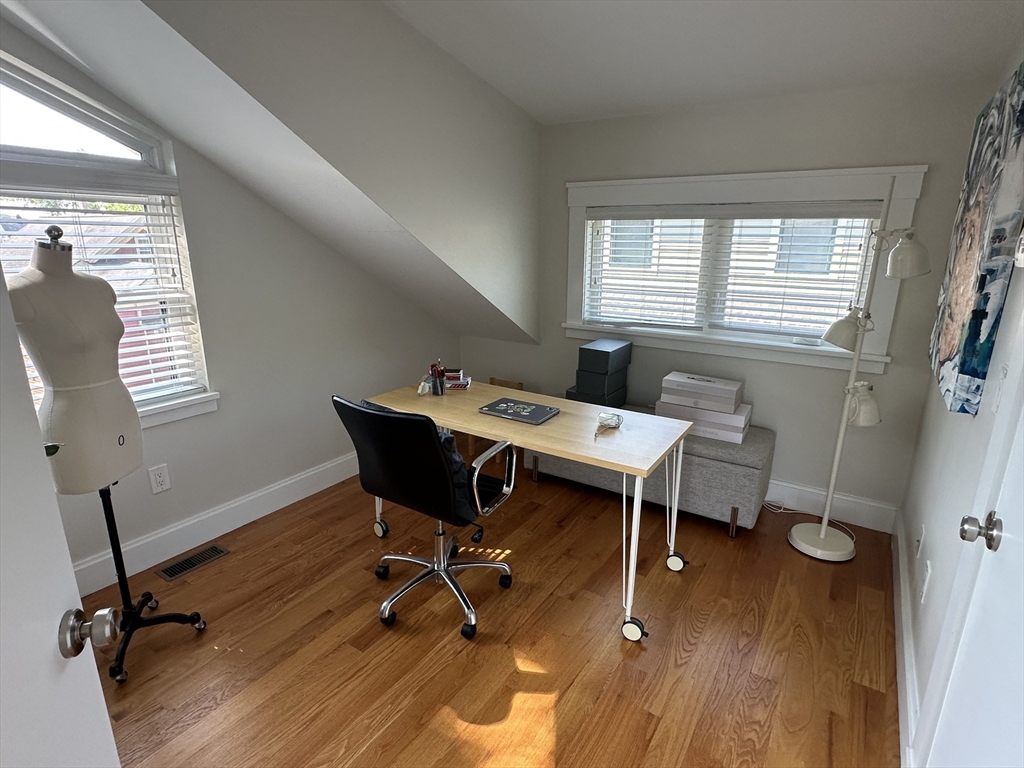 47 Wallace St, Tufts