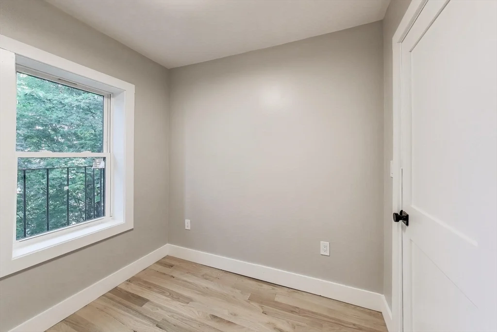 35 Delle Ave, Mission Hill