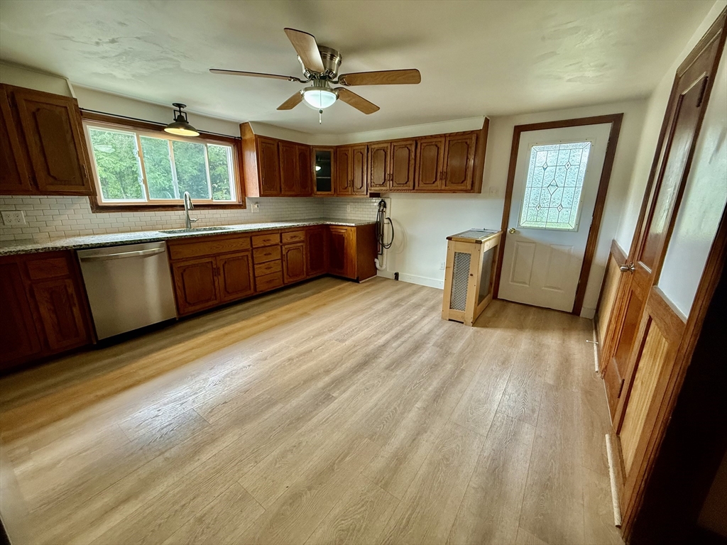 21 Langlois Ave, Southbridge