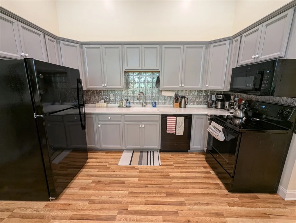 352 Manchaug Rd, Sutton