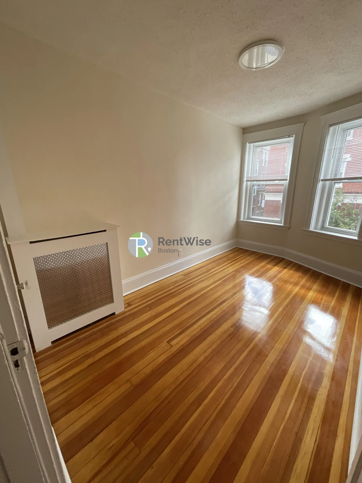 6 Barrows St, Allston