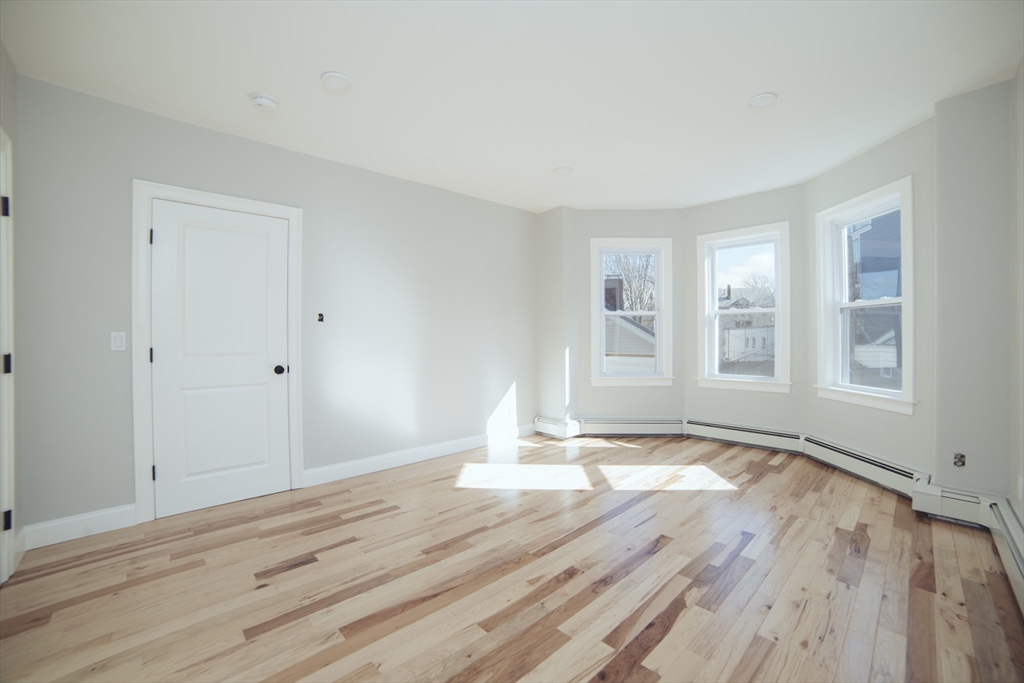 10 Duffley Ct, Chestnut Hill