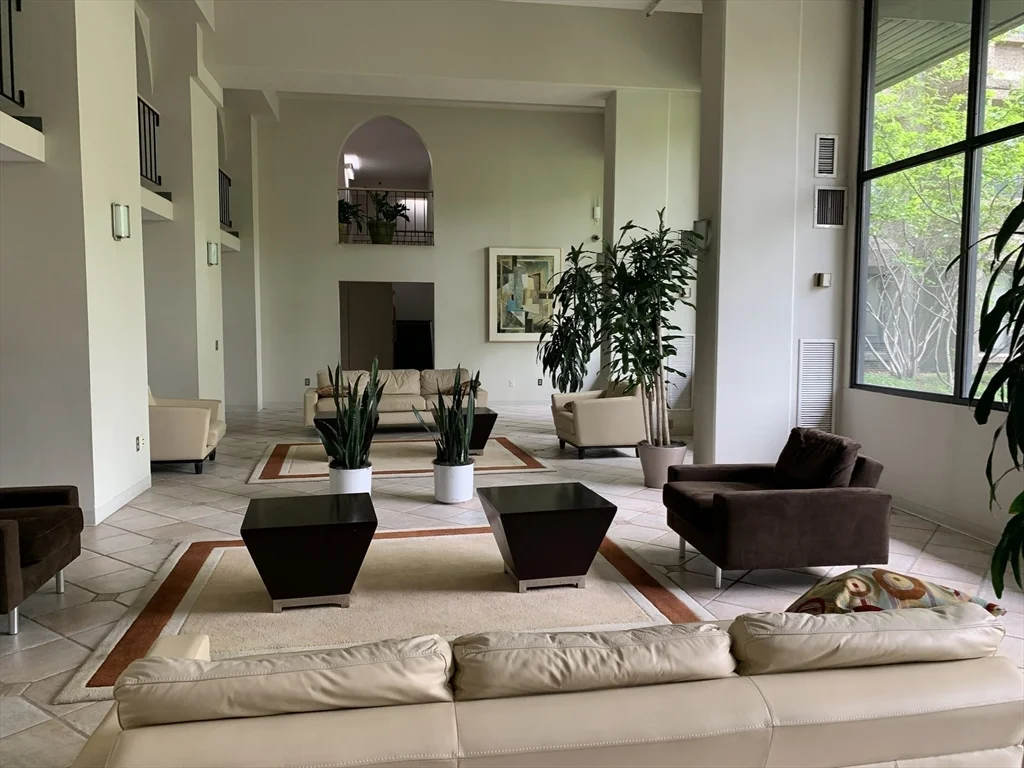 1731 Beacon St, Brookline