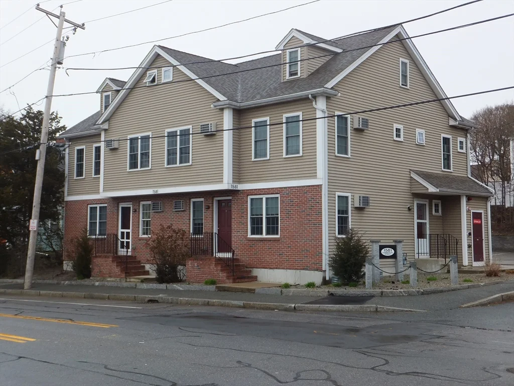1581 Commercial St, Weymouth