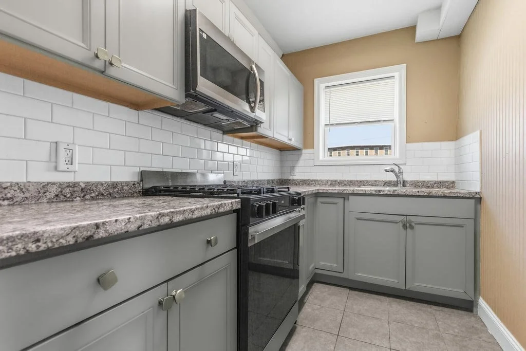 1690 N Main St, Fall River