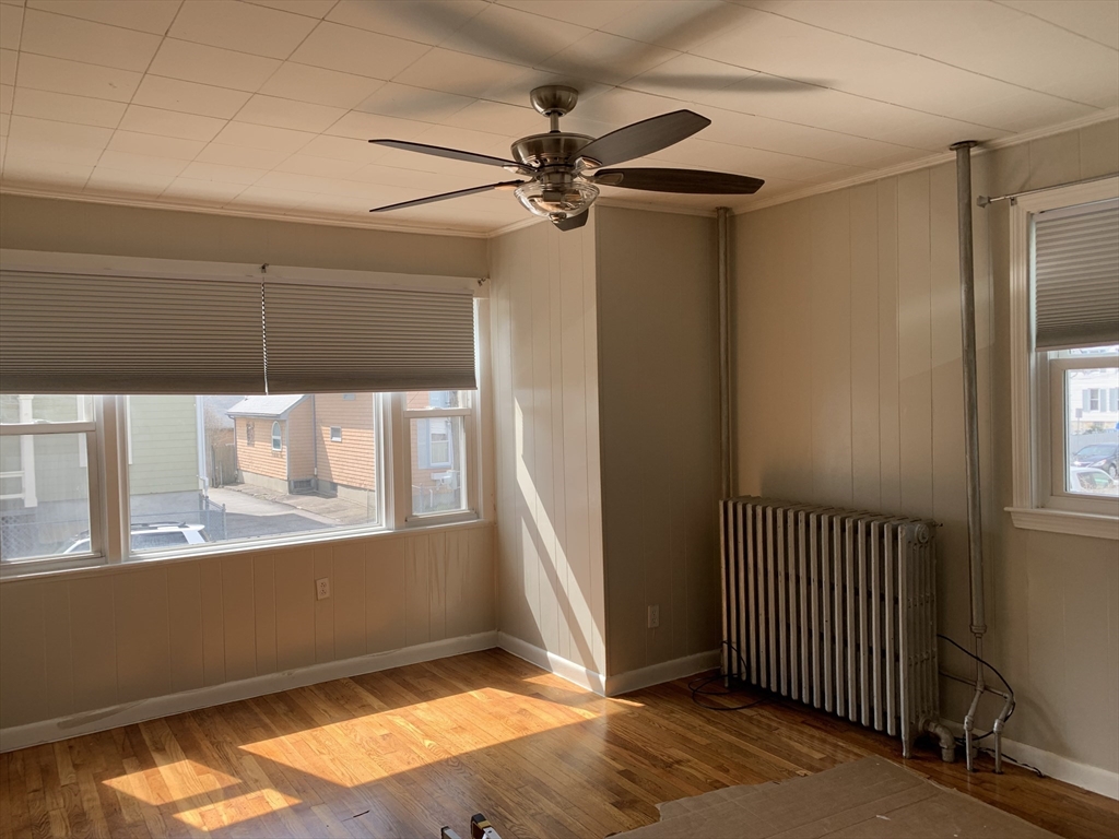 512 Pine St, Fall River