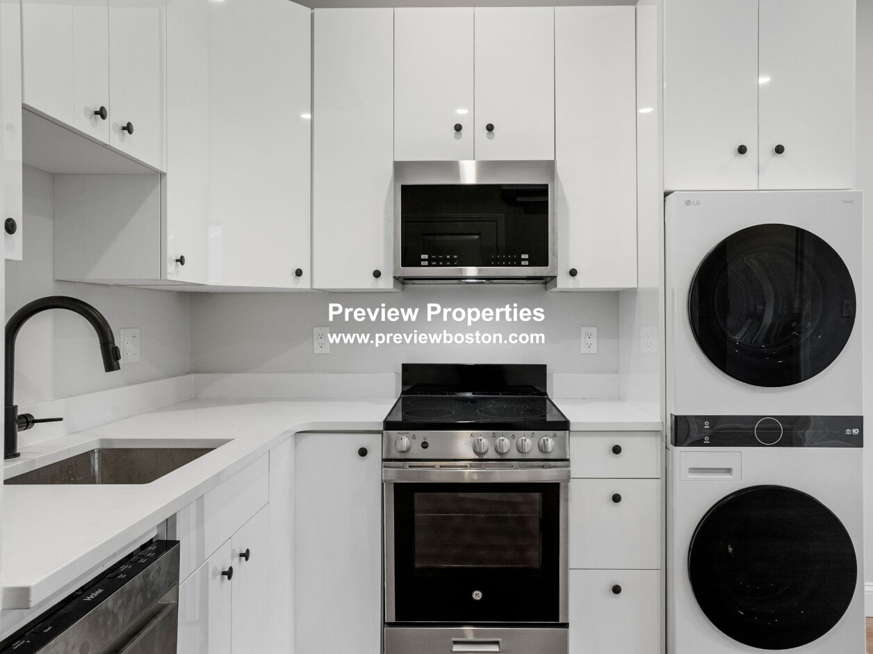 176 Salem St, North End