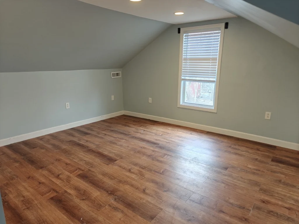 102 Mount Pleasant Ave, Roxbury